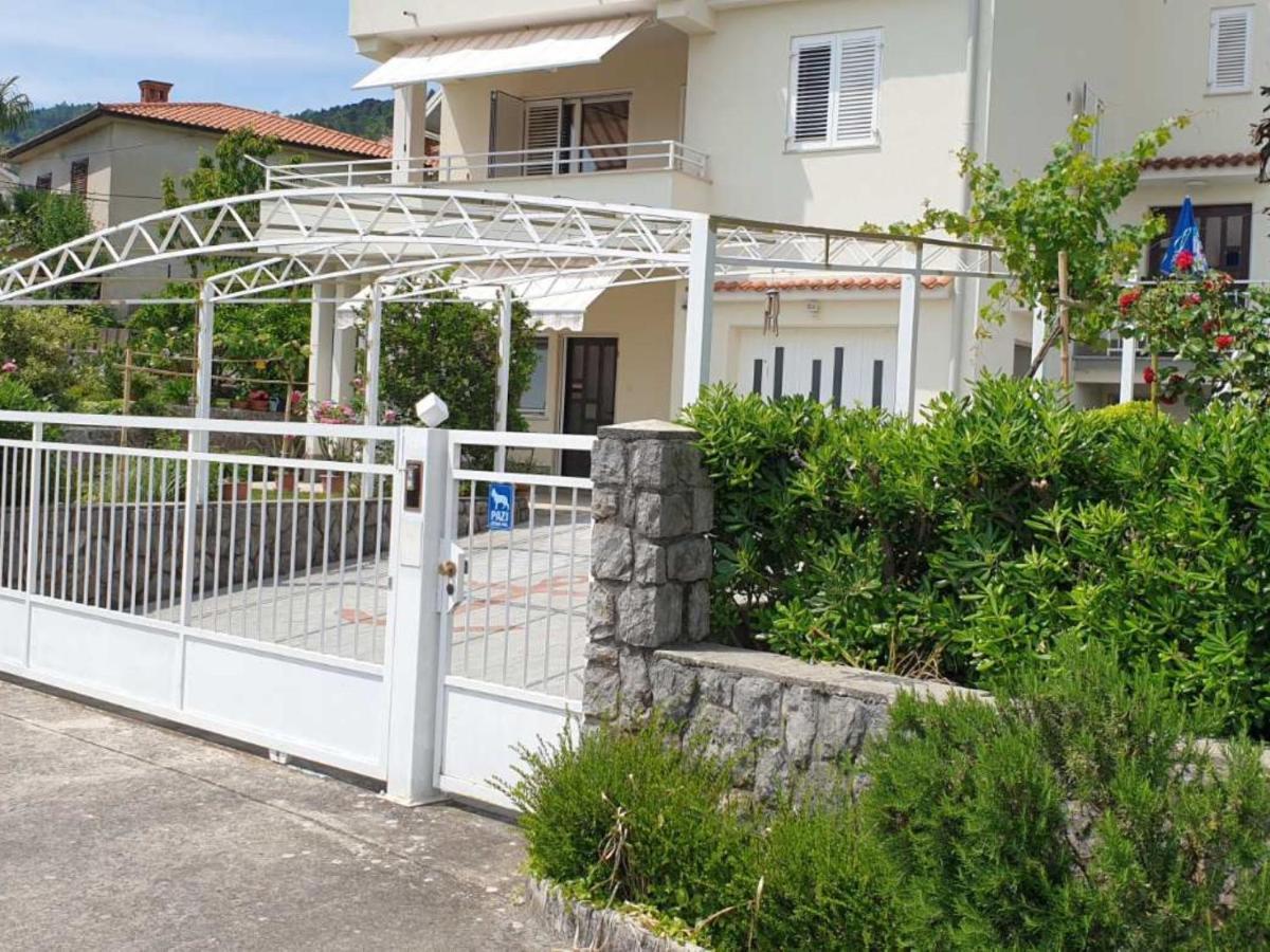 Apartment Jf Rezine Lovran Bagian luar foto